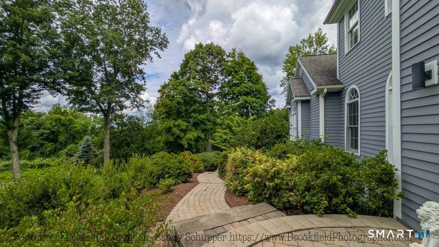 21 Cobblers Mill Road, Newtown, CT 06482