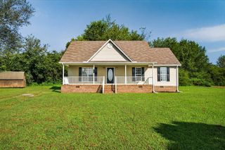 7 Summerfield Dr, Fayetteville, TN 37334