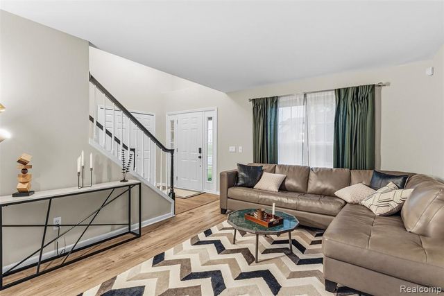 6158 Lismore Circle, Grand Blanc, MI 48439