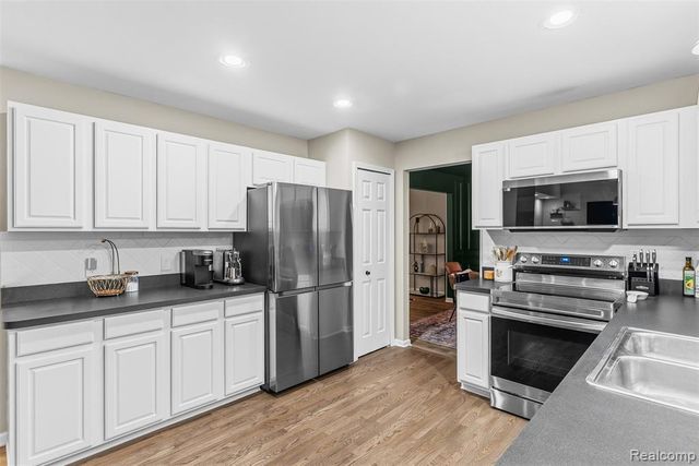 6158 Lismore Circle, Grand Blanc, MI 48439