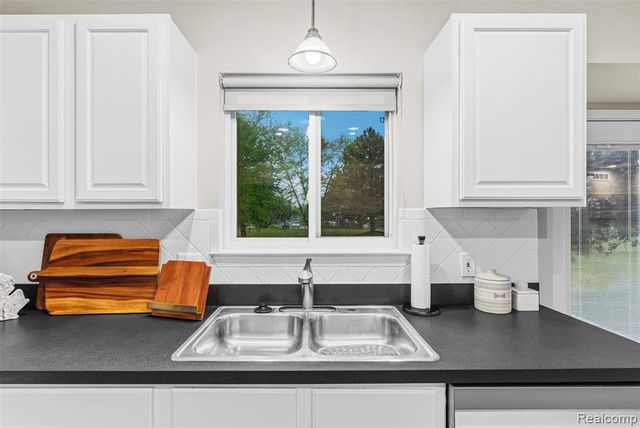 6158 Lismore Circle, Grand Blanc, MI 48439
