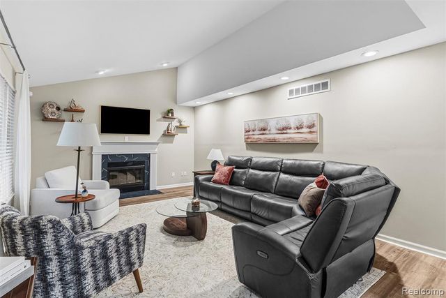 6158 Lismore Circle, Grand Blanc, MI 48439