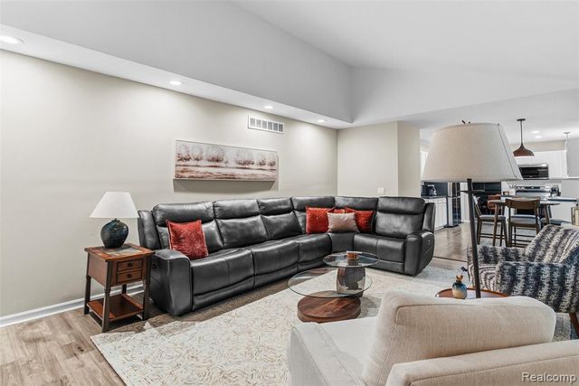 6158 Lismore Circle, Grand Blanc, MI 48439