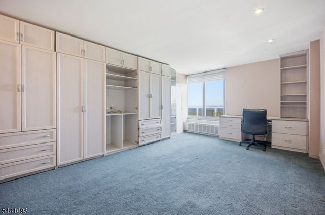 1 Claridge Dr 1026, Verona Twp., NJ 07044