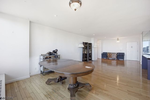 1 Claridge Dr 1026, Verona Twp., NJ 07044