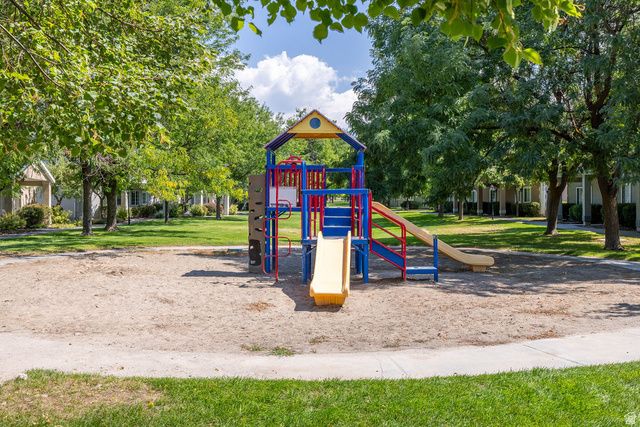 2 N SOMERSET PL, Logan, UT 84341