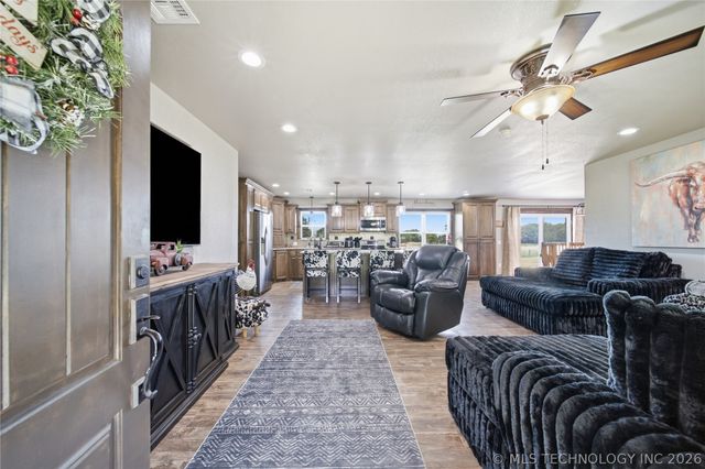 422985 E 1080 Road, Checotah, OK 74426