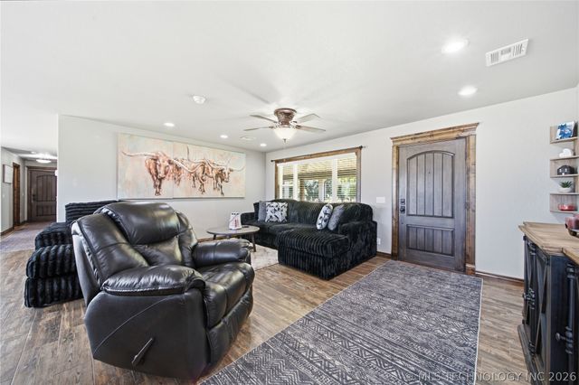 422985 E 1080 Road, Checotah, OK 74426