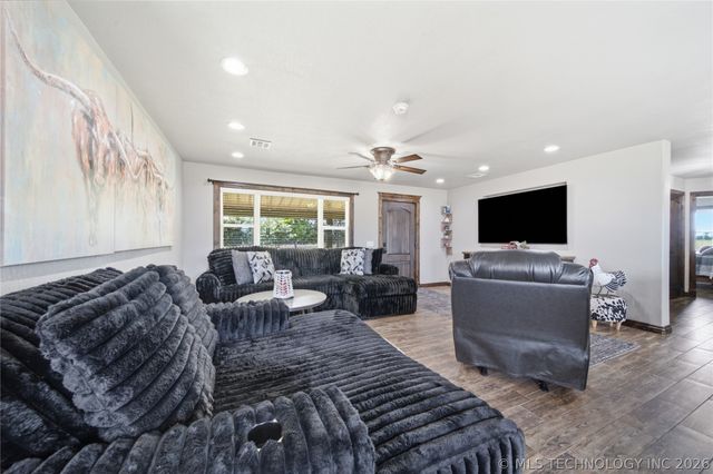 422985 E 1080 Road, Checotah, OK 74426