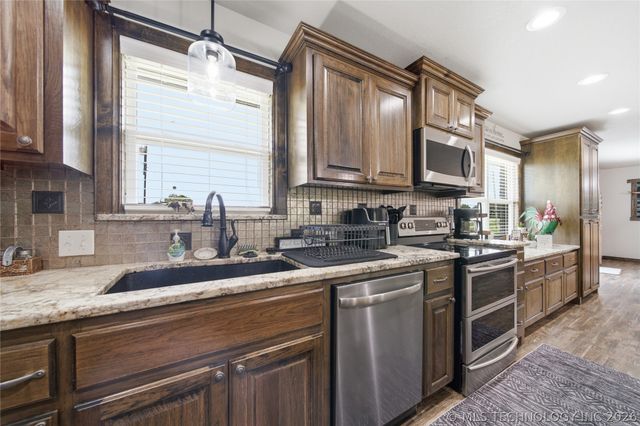 422985 E 1080 Road, Checotah, OK 74426