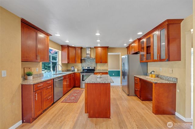 2052 NE Marina Vista Court, Poulsbo, WA 98370