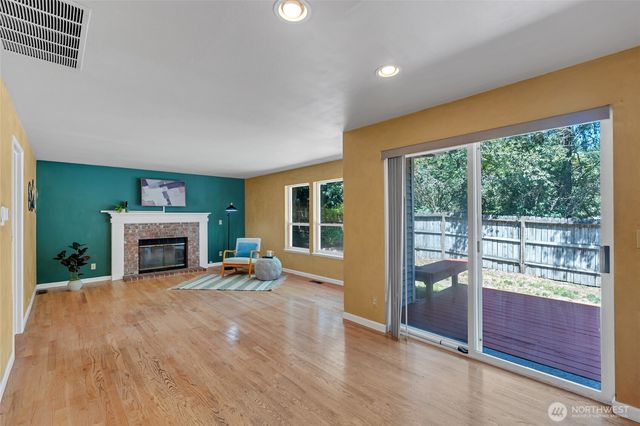 2052 NE Marina Vista Court, Poulsbo, WA 98370