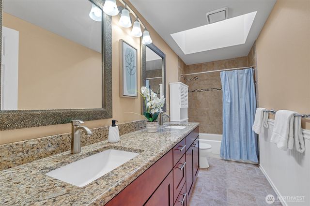 2052 NE Marina Vista Court, Poulsbo, WA 98370