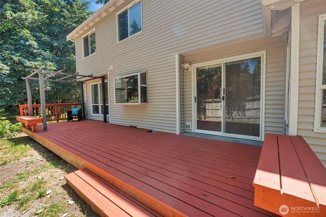 2052 NE Marina Vista Court, Poulsbo, WA 98370