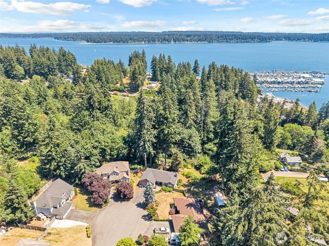 2052 NE Marina Vista Court, Poulsbo, WA 98370
