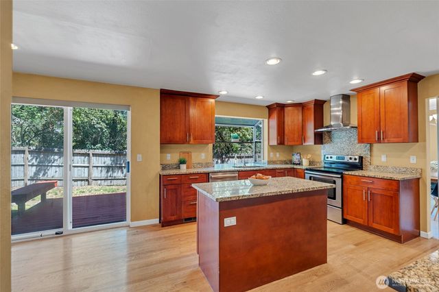 2052 NE Marina Vista Court, Poulsbo, WA 98370