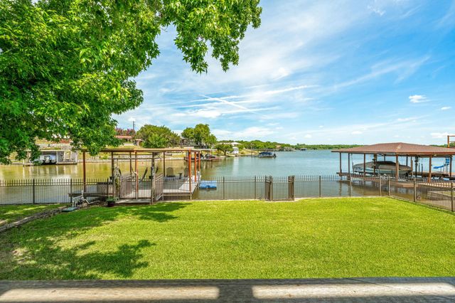 3245 Lakeside Drive, Granbury, TX 76048