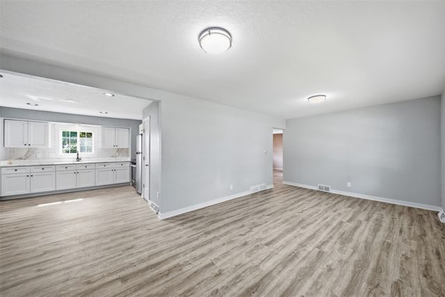 4029 64th Street, Urbandale, IA 50322