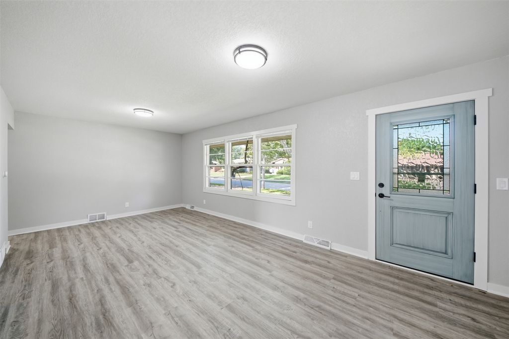 4029 64th Street, Urbandale, IA 50322