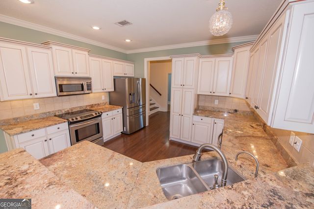 215 Highland Park Drive, Bonaire, GA 31005