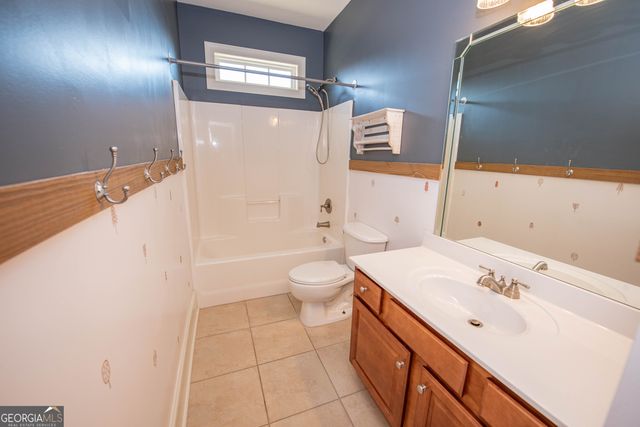 215 Highland Park Drive, Bonaire, GA 31005