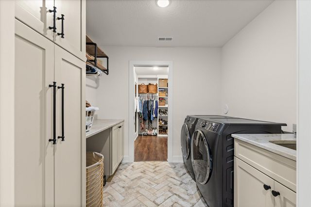 105 WALTON HEATH CT, Columbia, MO 65201