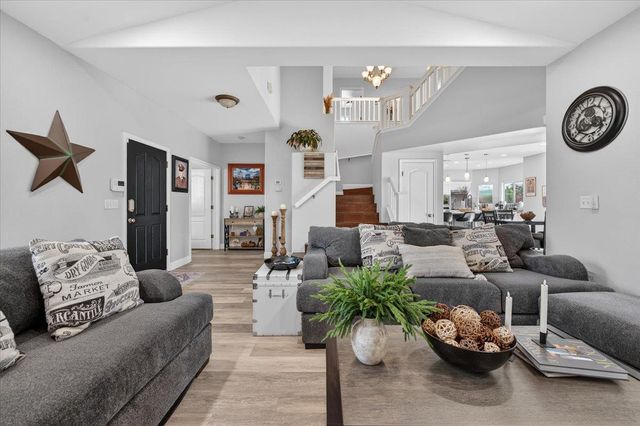 2885 E Ryan Lane, Fresno, CA 93720