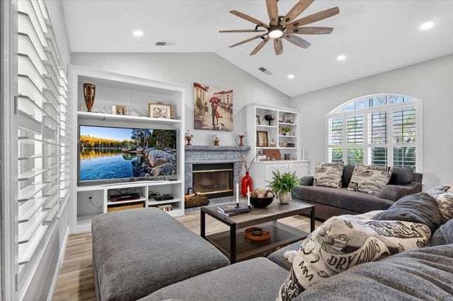 2885 E Ryan Lane, Fresno, CA 93720