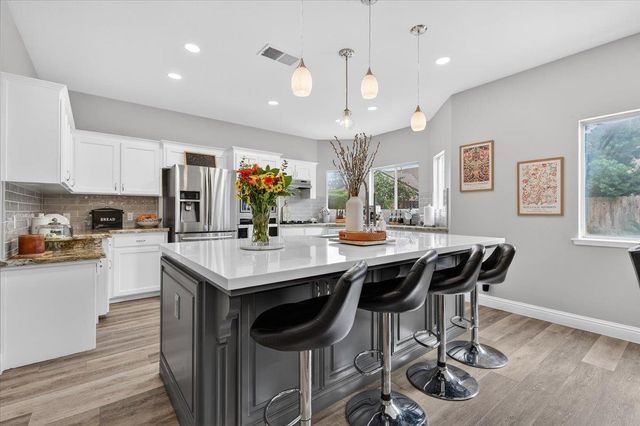 2885 E Ryan Lane, Fresno, CA 93720