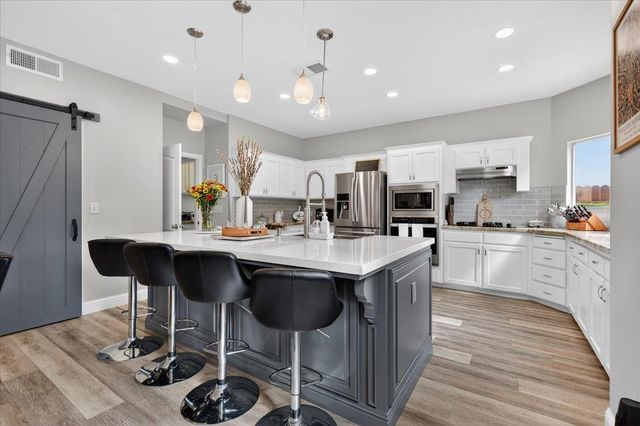 2885 E Ryan Lane, Fresno, CA 93720