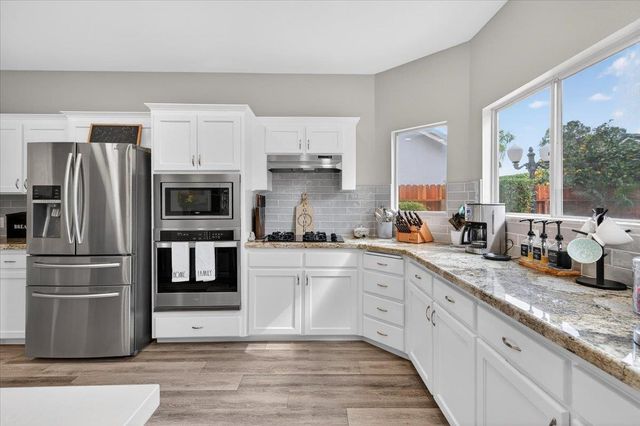 2885 E Ryan Lane, Fresno, CA 93720