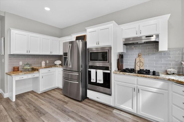 2885 E Ryan Lane, Fresno, CA 93720