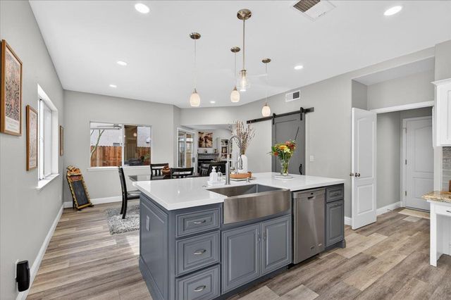 2885 E Ryan Lane, Fresno, CA 93720