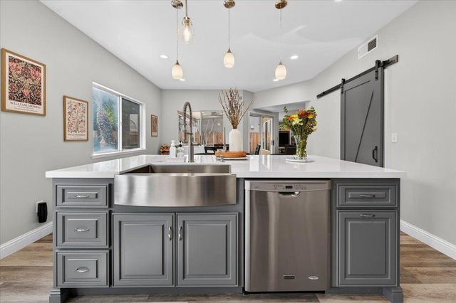 2885 E Ryan Lane, Fresno, CA 93720