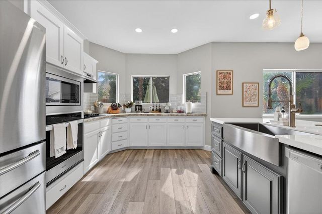 2885 E Ryan Lane, Fresno, CA 93720