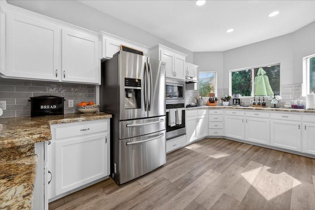 2885 E Ryan Lane, Fresno, CA 93720