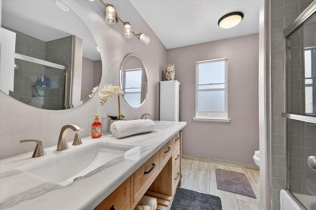 2885 E Ryan Lane, Fresno, CA 93720