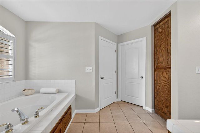 2885 E Ryan Lane, Fresno, CA 93720