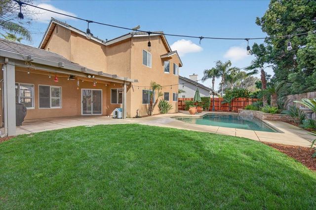 2885 E Ryan Lane, Fresno, CA 93720