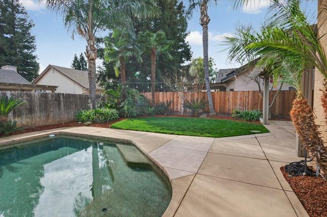 2885 E Ryan Lane, Fresno, CA 93720