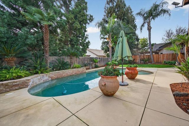 2885 E Ryan Lane, Fresno, CA 93720