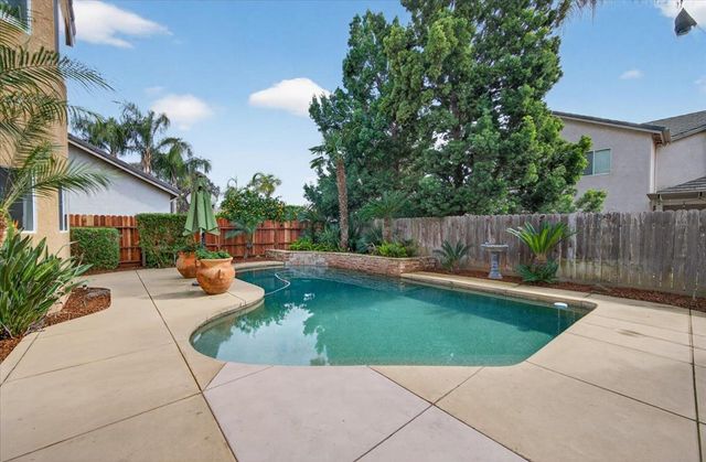 2885 E Ryan Lane, Fresno, CA 93720