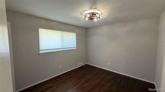 805 S Carlson Street, Westland, MI 48186