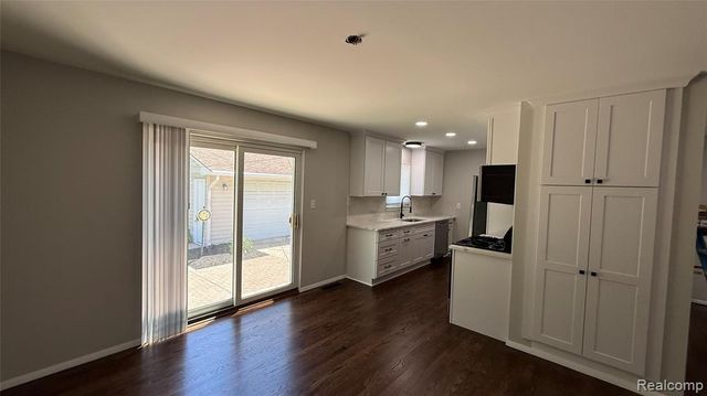 805 S Carlson Street, Westland, MI 48186