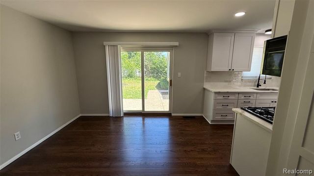 805 S Carlson Street, Westland, MI 48186