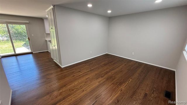 805 S Carlson Street, Westland, MI 48186