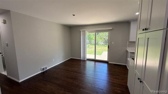 805 S Carlson Street, Westland, MI 48186