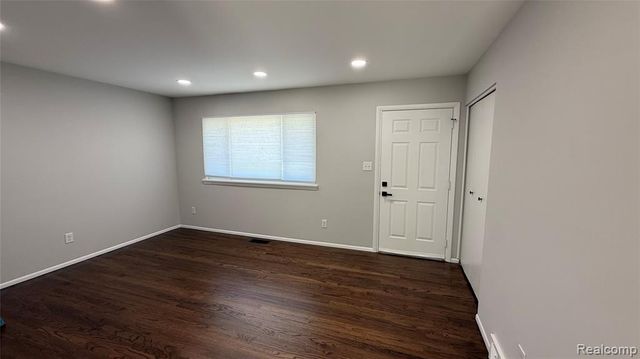 805 S Carlson Street, Westland, MI 48186