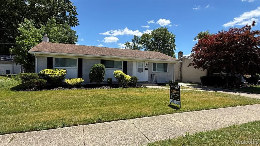 805 S Carlson Street, Westland, MI 48186