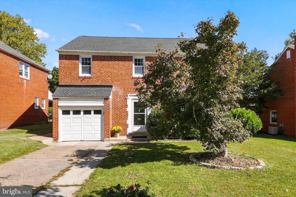 8427 PEMBROOK RD, PHILADELPHIA, PA 19128 — photo 2